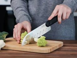 Bissolo Casa Posate Coltelli<COLTELLO DA CUCINA SANTOKU KNIFE IN ACCIAIO INOX MANICO NERO