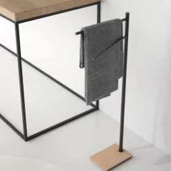 Bissolo Casa Piantane Bagno<LINEA TRILLY - PIANTANA PORTA ASCIUGAMANO NERO MATT E BAMBOO 14X34X84CM