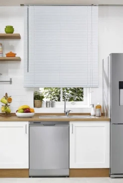 Bissolo Casa Tende Veneziane<LINEA VENETO - TENDA VENEZIANA IN VINILE BIANCO 90X160CM: vendita online LINEA VENETO - TENDA VENEZIANA IN VINILE BIANCO 90X160CM in offerta
