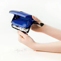 Bissolo Casa Cancelleria Accessori Vari<NOVUS - PERFORATORE A DUE FORI ROSA : vendita online NOVUS - PERFORATORE A DUE FORI ROSA in offerta